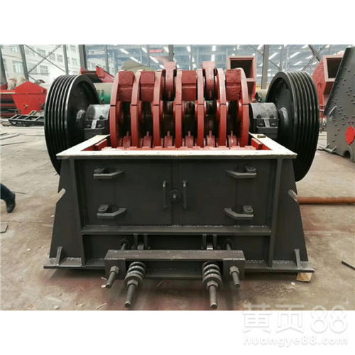 液壓開箱破碎機(jī) 內(nèi)蒙古烏海禾輝機(jī)械的便捷操作與移動式優(yōu)勢